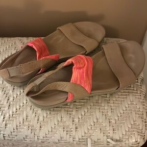 Women’s sandals